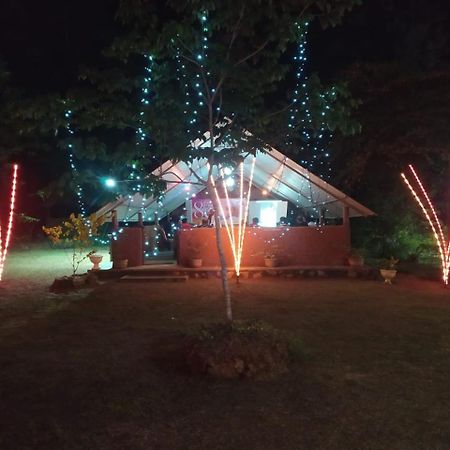Hotel Agoura Hills Kurunegala Exterior foto